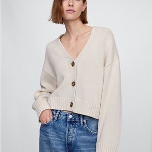 GAP Beige Cropped V-Neck Button Cardigan